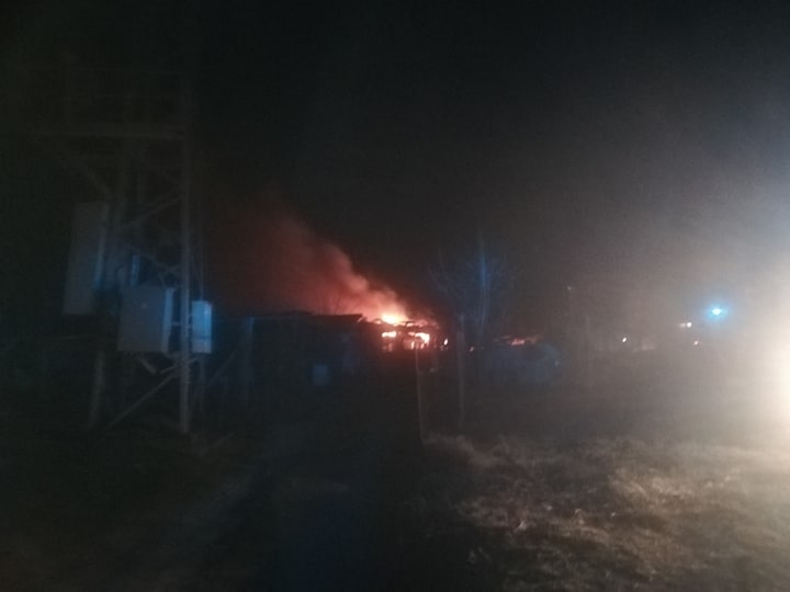 Пожар край Горна Оряховица, горят къщите над \